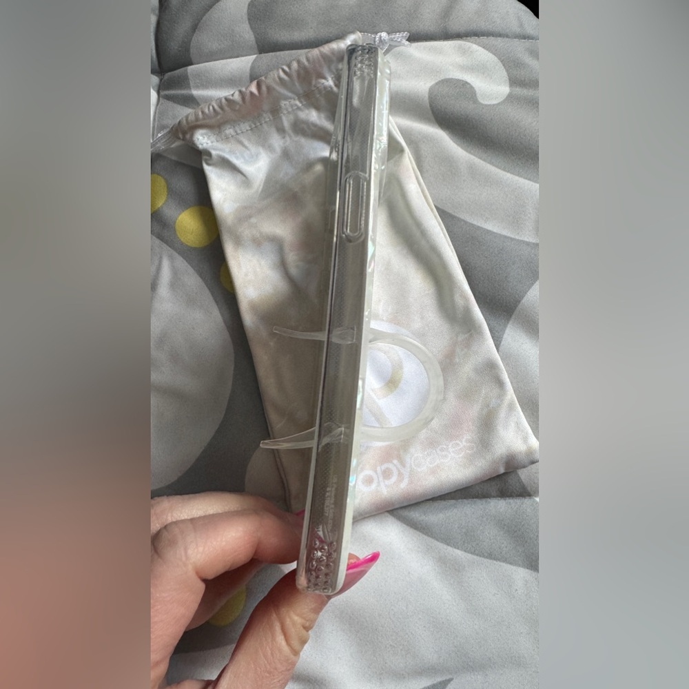 Loopy White Opal Shell iPhone 15 Pro Max phone case - Picture 4 of 4